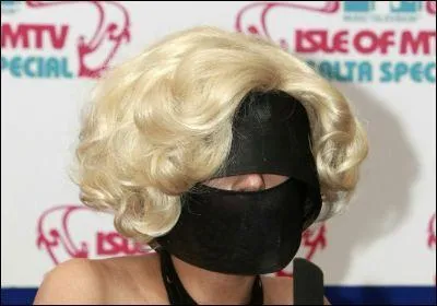 Comment s'appelle cette chanteuse ?