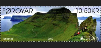 Un nom pareil - surtout prononcé à la française ! - ça donne envie de faire ... [Complétez !]