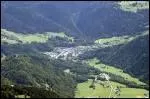 Un fromage, un village, une station. Le village commande le carrefour des valles du Roselend et d'Arches sur la rive gauche du Doron.