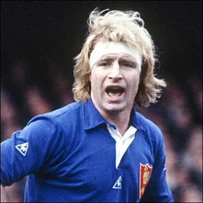 Quel joueur a été surnommé "Casque d'Or" ?