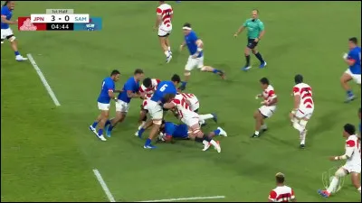 Pour être autorisé à gratter un ballon, un joueur doit :