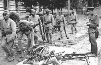 En 1945, l'invasion soviétique du Mandchoukouo, territoire chinois occupé par les Japonais, commence le 9 ...