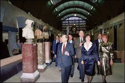 Ce 9 décembre, le musée d'Orsay, musée des arts du XIXe siècle, installé à Paris dans l'ancienne gare du quai d'Orsay, est inauguré : c'était en ...