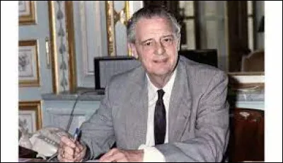 Cet homme politique, maire de Saint-Étienne de 1964 à 1977 puis ministre de la fonction publique de mai 1988 à mai 1991, c'est Michel ...
