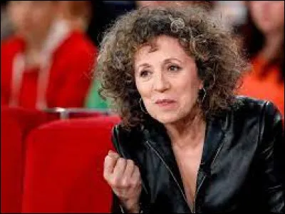 Cette journaliste, animatrice de télévision, connue pour ses émissions "Bas les masques" et "Vie privée, vie publique", c'est Mireille ...