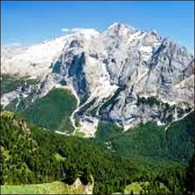 Quel massif montagneux italien culmine à 3343 mètres à la Marmolada ?
