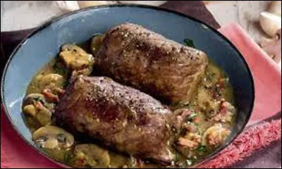 Les oiseaux sans têtes est un mets belge similaire à nos alouettes sans têtes. Paupiettes de buf cuisinées à la bière, quel autre alcool est parfois aussi utilisé pour la préparation de cette recette ?