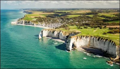 Parmi les enfants de Lille, il en est un qui fut enfant de la télé avec des émissions sur l'histoire, son talent l'a mené à l'Académie française avant d'être ministre chargé de la francophonie. 
Qui était ce petit-fils d'instituteur lillois ?