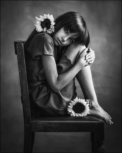 Des ciseaux à cranter, utilisés chez le coiffeur ou la couturière, sont des ciseaux...