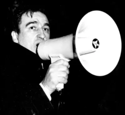 Quelle est la principale organisation politique dextrême droite en France, fondée en 1985, qui récupère le mouvement skinhead ?