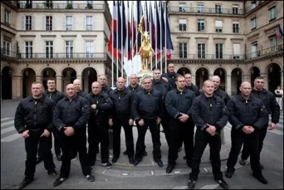 Un peu plus tard, en 1987, il va créer un mouvement.
Comment se nomme-t-il ?