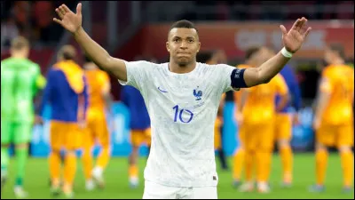 À la date du 06 février 2024, dans quel club de football Kilian M'Bappé évolue-t-il ?