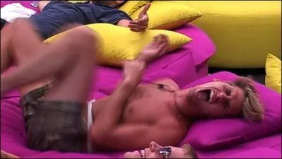 Dans la maion, les 2 meilleurs amis de Benot sont ...