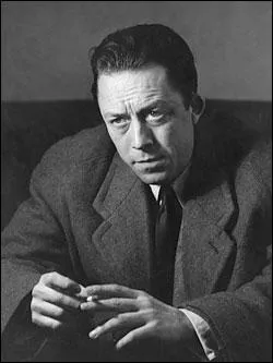 Meursault, de Camus, est le personnage du roman :
