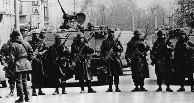 Ce 12 septembre, les Forces armées turques, dirigées par leur chef d'état-major Kenan Evren, s'emparent du pouvoir et mettent en place un régime autoritaire : c'était en ...