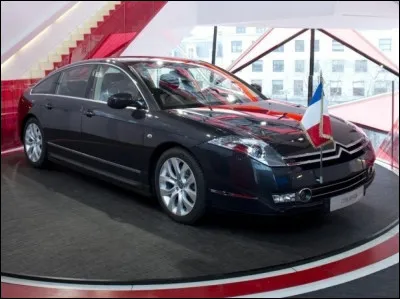 Par quel président, la Citroën C6 est-elle utilisée pour la première 
fois ?