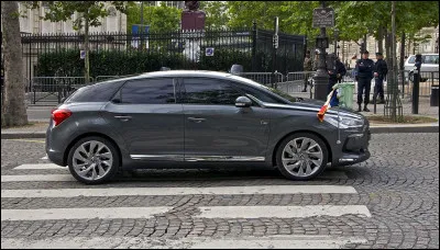 Pour son investiture, le 15 mai 2012, François Hollande utilise une Citroën...