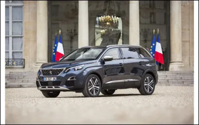 Emmanuel Macron utilise pour la première fois une Peugeot 5008 II modèle blindé, à l'occasion du défilé militaire du 14 juillet...