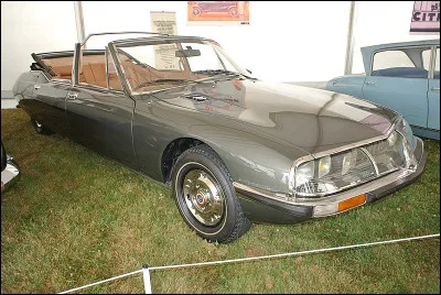 En 1971, Georges Pompidou commande deux Citroën SM. Livrées à l'Élysée l'année suivante, en 1972, elles sont inaugurées à l'occasion de la visite officielle