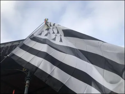 Comment se nomme le drapeau breton ?