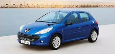 Pour finir, quelle est cette voiture bleue ?