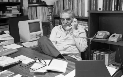 Il mêle dans ses romans la fantaisie, le folklore et l'histoire pour révéler la beauté de l'Amérique latine. Qui est ce monstre de la littérature colombienne ?