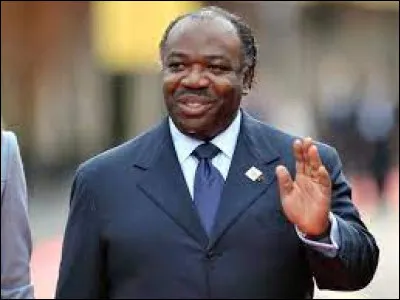 Omar Bongo a été président du 2 décembre 1967 à sa mort, le 8 juin 2009, après avoir été vice-président. En 2009, son fils Ali Bongo (en photo) lui succède, comme président de la République. Il brigue un troisième mandat, à l'élection présidentielle de 2023. Les résultats, contestés et le donnant vainqueur, provoquent sa destitution par l'armée le 30 août 2023 : de quel pays s'agit-il ?
