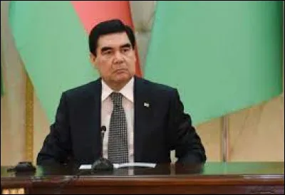 Gurbanguly Berdimuhamedow (en photo), élu avec 89,23 % des suffrages lors de lélection présidentielle de février 2007, reste quinze ans au pouvoir, puis démissionne en 2022 en annonçant une élection présidentielle surprise qui est remportée par son ... fils, Serdar Berdimoukhamedov, avec 73 % des voix. Celui-ci devient le nouveau président de la république le 19 mars 2022 : de quel pays s'agit-il ?