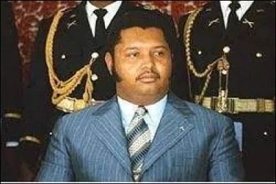Jean-Claude Duvalier, a été président à vie de 1971 à 1986, date de sa déposition par l'armée ; il succédait à son père, François Duvalier, dit "Papa Doc" (en photo), déjà lui aussi président à vie, de 1964 à sa mort en 1971 : quel est ce beau pays ?