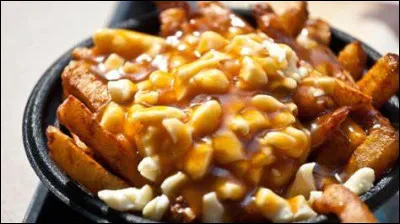Quel est ce mets d'origine québécoise composé de frites de cheddar et de sauce brune ?