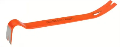 Quel est cet outil en P, un levier recourbé et fendu aux extrémités qui sert à arracher les clous ?