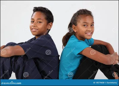 Es-tu une fille ou un garçon ?