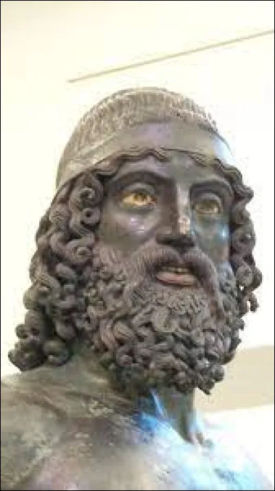 C'est le sixi&egrave;me roi l&eacute;gendaire d'Ath&egrave;nes. Fils de Pandion et de Zeuxippe, il re&ccedil;oit &agrave; la mort de son p&egrave;re la royaut&eacute;, tandis que son fr&egrave;re jumeau Bout&egrave;s re&ccedil;oit le pouvoir religieux. Il &eacute;pouse Praxith&eacute;e. C'est ...