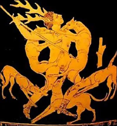 Fils du dieu mineur Arist&eacute;e et d�Autono&eacute;, fille de Cadmos, il est &eacute;lev&eacute; par le centaure Chiron et devient un chasseur habile. Il est transform&eacute; en cerf par Art&eacute;mis apr&egrave;s avoir surpris celle-ci prenant son bain, enti&egrave;rement nue, puis d&eacute;vor&eacute; par ses propres chiens qui ne le reconnaissent pas. C'est ...