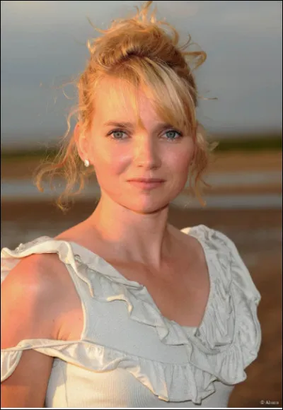 Quinton Sophie est une journaliste et pr&eacute;sentatrice de t&eacute;l&eacute;vision fran&ccedil;aise.