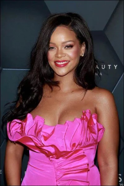 Rihanna est une chanteuse, actrice, styliste, femme d'affaires milliardaire barbadienne.
