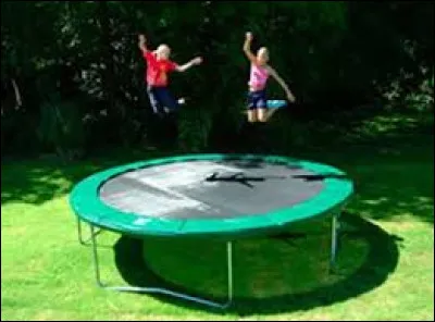 Quelle est l'orthographe du jeu de jardin que vous voyez ci-dessus ?