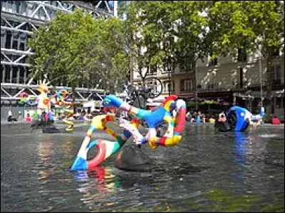 La fontaine Stravinsky, ou fontaine des Automates, réalisée en 1983, est l'uvre conjointe de Niki de Saint Phalle et...