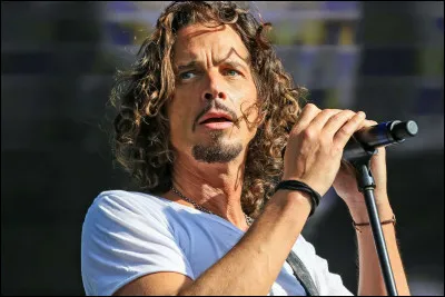 Quel est le nom du chanteur et guitariste de Soundgarden, qui sest suicidé en 2017 ?