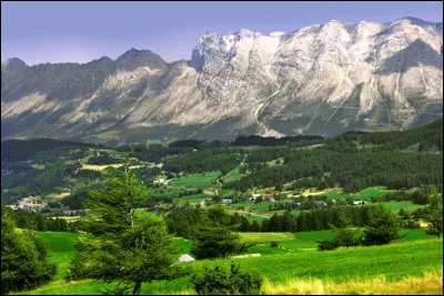 Dans quelle région se réfugient alors les deux fils Badinter avec leur mère ?