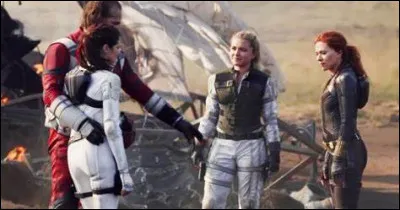 Comment s'appellent ses parents et sa sur adoptifs ?