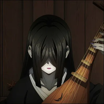 Après sa mort, Hantengu est remplacé par Nakime en tant que Quatrième Lune. Comment s'appelle l'instrument dont joue perpétuellement Nakime ?