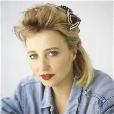 Elle préférait l'été en pente douce à l'été meurtrier. Quel était son prénom ?