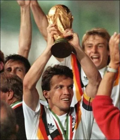 Champion en 1990 ... . recordman des participations en phase finale...