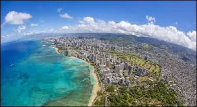 Par quel océan est bordé Hawaii ?