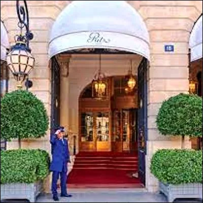 Quel couturier français a fondé sa maison de couture en 1910 et a eu pour dernier domicile lhôtel Ritz ?