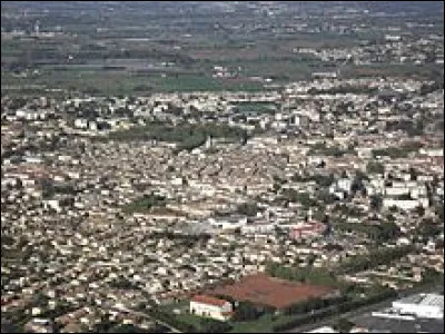 Dans quel département est située la ville de Lunel ?