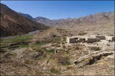 Fin 19e, les frères Michelin installent leur usine entre les deux villes rivales. Ils les réunissent et font les beaux jours de la nouvelle ville effective.
Quels étaient leurs prénoms ?