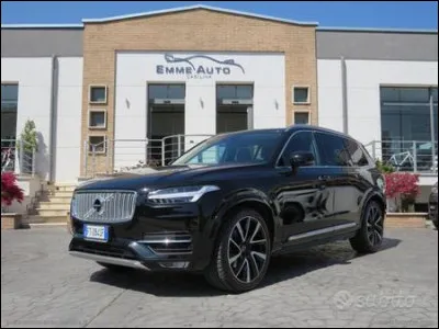 D'où j'étais en vacances à Chamalières, je pouvais voir la cathédrale noire, commencée à la Renaissance et terminée en 1902. D'où venait la pierre qui a permis son édification ?