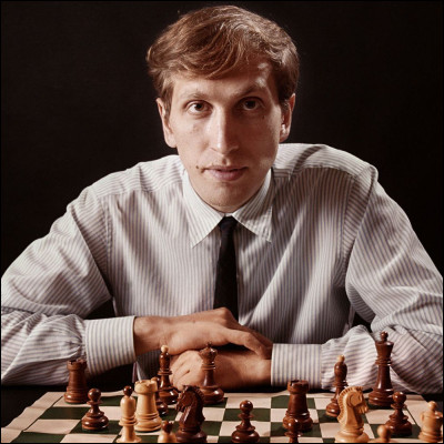 Quel était le classement Elo de Bobby Fischer, le joueur américain, en 1972, lorsquil devint champion du monde déchecs ?